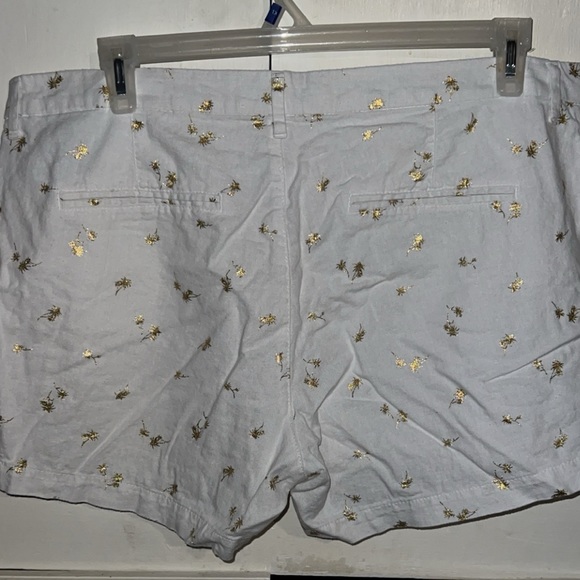 Old Navy Everyday Short - Picture 3 of 3